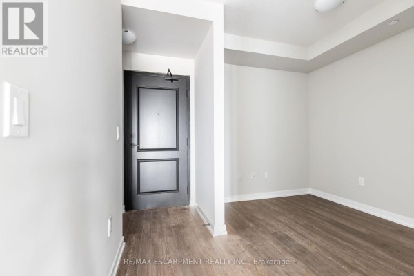 Den - 1211 - 870 Queenston Road, Hamilton, ON L8G0B9 Photo 2