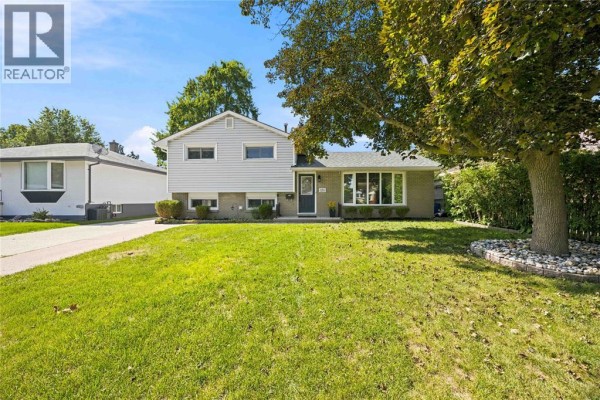 1211 Giffel Road, Sarnia, ON, photo 2