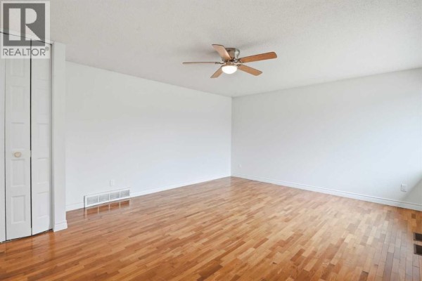 Kitchen - 1211 Maitland Drive Ne, Calgary, AB T2A5K2 Photo 4