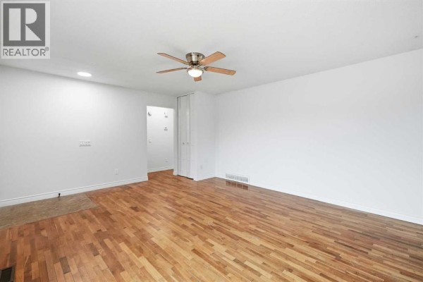 Laundry room - 1211 Maitland Drive Ne, Calgary, AB T2A5K2 Photo 5