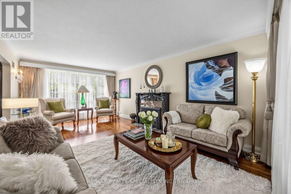 Kitchen - 1211 Royal York Road, Toronto, ON M9A4B5 Photo 4