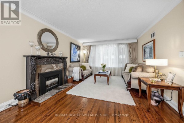 Primary Bedroom - 1211 Royal York Road, Toronto, ON M9A4B5 Photo 5