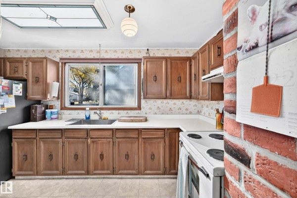 Kitchen - 12110 58 St Nw, Edmonton, AB T5W3X4 Photo 3