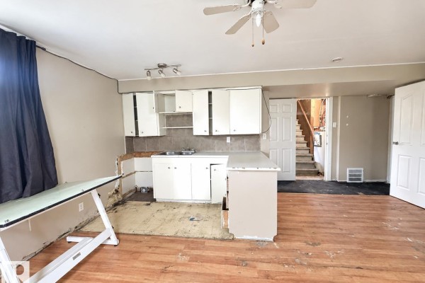 Kitchen - 12113 127 St Nw, Edmonton, AB T5L0Z6 Photo 2