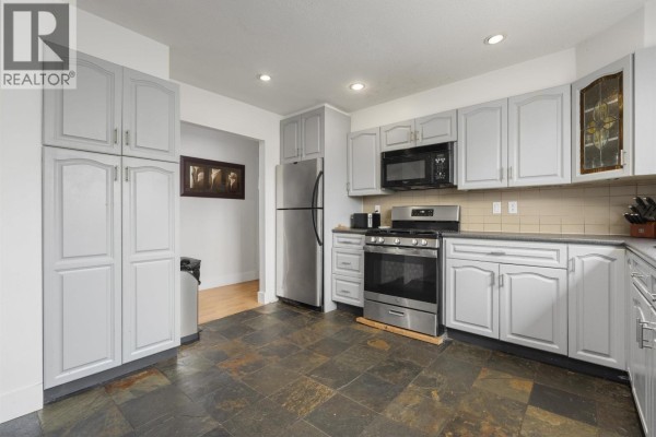 12116 Laity Street, Maple Ridge, BC V2X5A8 Photo 2