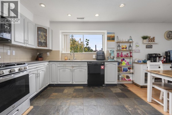 12116 Laity Street, Maple Ridge, BC V2X5A8 Photo 3