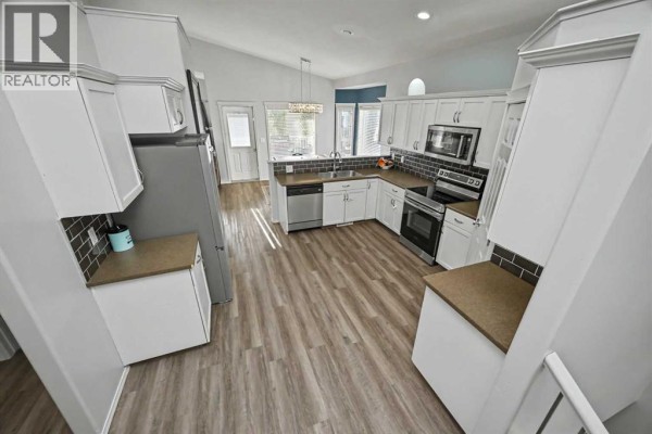 3pc Bathroom - 12118 103a Street, Grande Prairie, AB T8V2L5 Photo 4