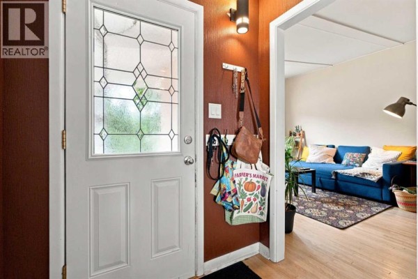 Primary Bedroom - 1212 Rosehill Drive Nw, Calgary, AB T2K1M1 Photo 4