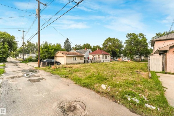 12120 95a St Nw, Edmonton, AB, photo 2