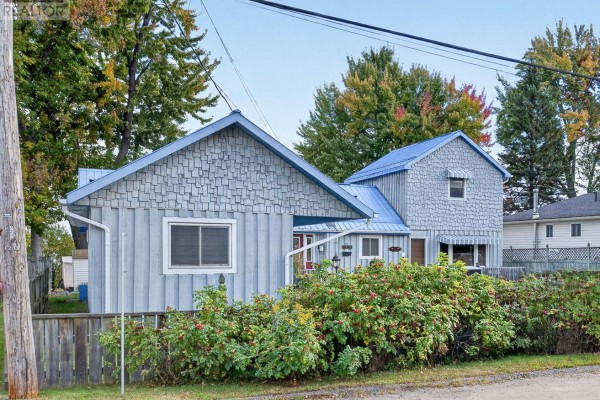 Primary Bedroom - 1213 Burns Drive, Laurentian Valley, ON K8A7M9 Photo 5