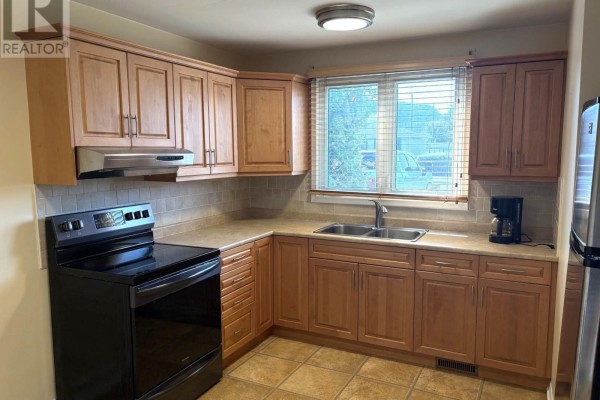 Kitchen - 1213 Mary Street W, Thunder Bay, ON P7E4M8 Photo 3