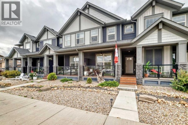 1213 Midpark Lane Sw, Airdrie, AB, photo 2