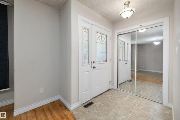 Primary Bedroom - 12132 92 St Nw, Edmonton, AB T5G1B2 Photo 4
