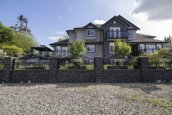 12136 100a Avenue, Surrey, BC V3V2Y5 Photo 2