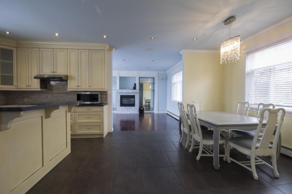 12136 100a Avenue, Surrey, BC V3V2Y5 Photo 5