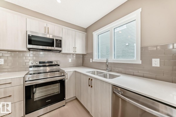 Kitchen - 1214 Stoneside Rd, Sherwood Park, AB T8H3A4 Photo 3