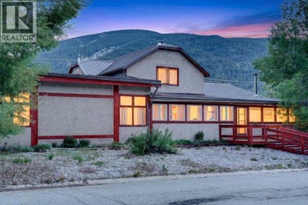 4pc Bathroom - 12145 21ave, Blairmore, AB T0K0E0 Photo 2