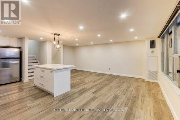 Kitchen - 1215 - 11 Wincott Drive, Toronto, ON M9R2R9 Photo 3