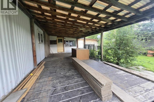 Kitchen - 1215 Bass Road, Quesnel, BC V2J3W6 Photo 4