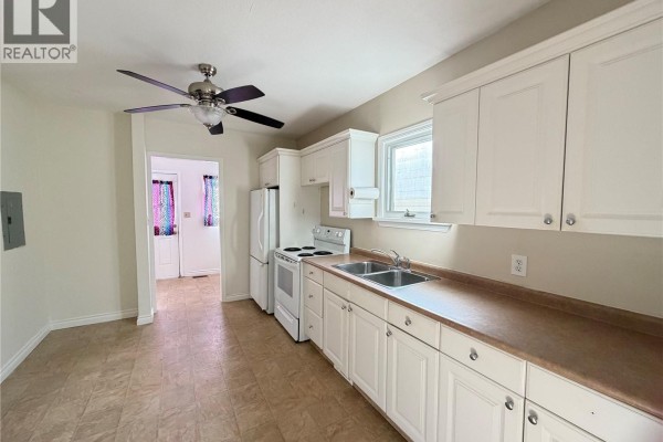 4pc Bathroom - 1215 Broder Street, Regina, SK S4N3R3 Photo 4