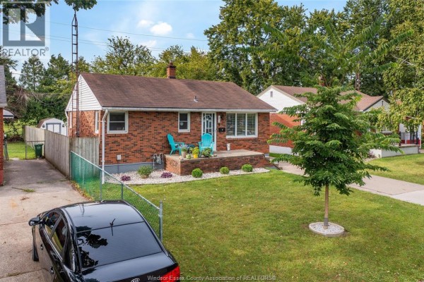 1215 Chappell, Windsor, ON, photo 2