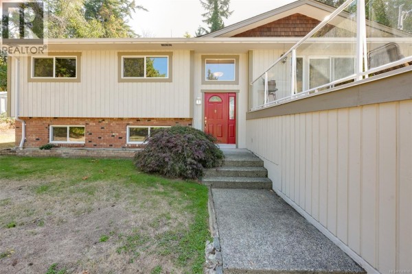 Ensuite - 1215 Cloake Hill Rd, North Saanich, BC V8L5K3 Photo 2