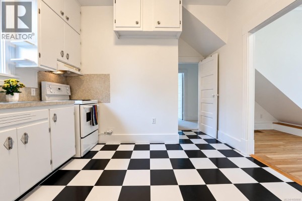 Kitchen - 1215 Queens Ave, Victoria, BC V8T1N1 Photo 4