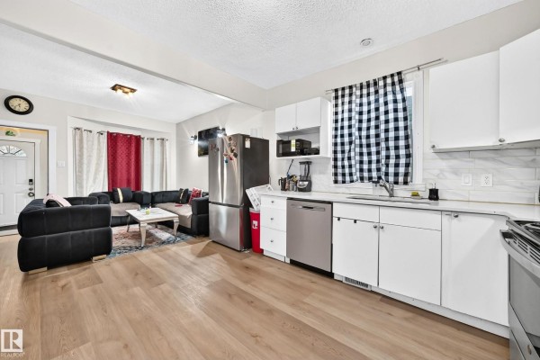 Kitchen - 12156 92 St Nw, Edmonton, AB T5G1B2 Photo 3