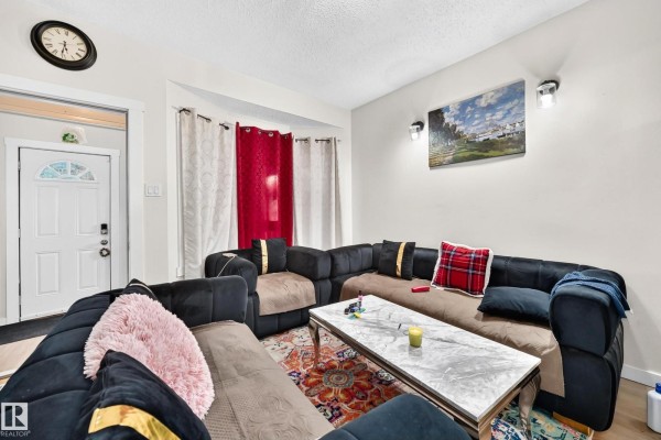 Primary Bedroom - 12156 92 St Nw, Edmonton, AB T5G1B2 Photo 4