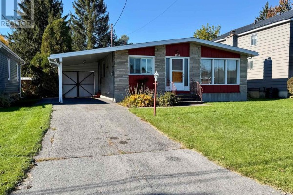 1216 Henry Street, Cornwall