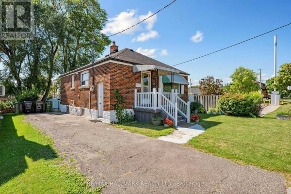 Primary Bedroom - 1216 Victoria Park Avenue, Toronto, ON M4B2K7 Photo 3