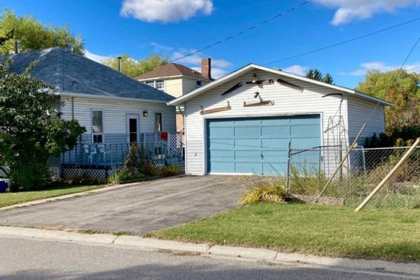 Kitchen - 12165 21 Avenue, Blairmore, AB T0K0E0 Photo 2