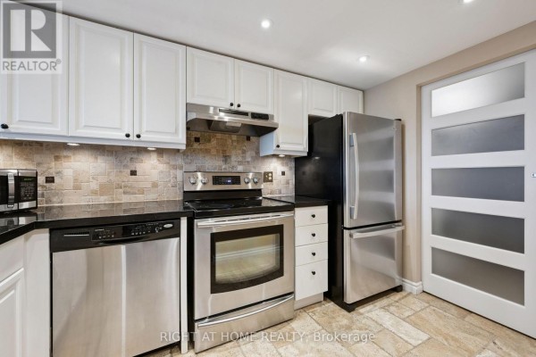 Kitchen - 1217 - 268 Ridley Boulevard, Toronto, ON M5M4N3 Photo 3