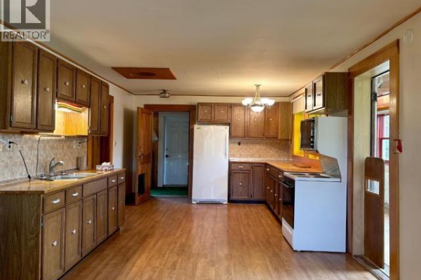 Kitchen - 1217 7th Avenue, Dawson City, YT Y0B1G0 Photo 4
