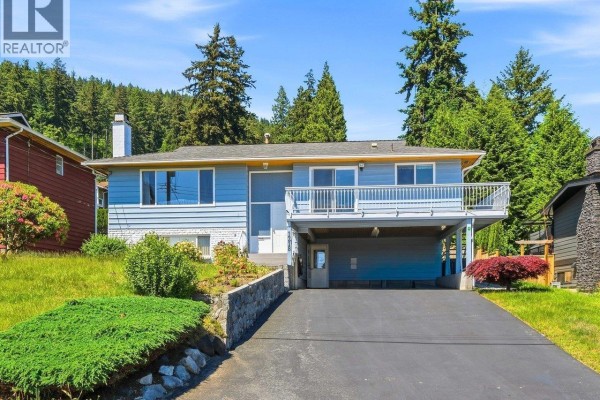 1218 Chamberlain Drive, North Vancouver, BC V7K1P3 Photo 3