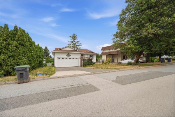 12191 101a Avenue, Surrey, BC V3V2Z9 Photo 2
