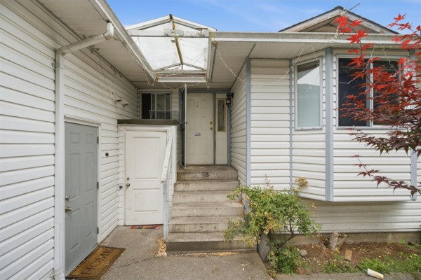 12191 101a Avenue, Surrey, BC V3V2Z9 Photo 3