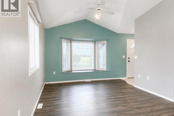 4pc Bathroom - 121a & 121b, 71322 Range Road 262, Ridgevalley, AB T0H0Y0 Photo 3