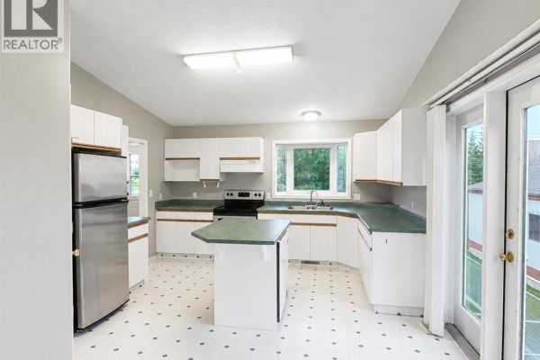 Bedroom - 121a & 121b, 71322 Range Road 262, Ridgevalley, AB T0H0Y0 Photo 4