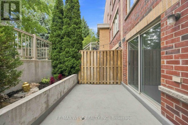 Dining room - 122 - 20 Elsie Lane, Toronto, ON M6P3N9 Photo 4