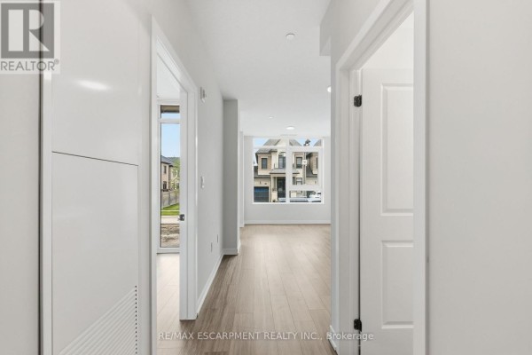 122 - 2500 Saw Whet Boulevard, Oakville, ON L6M5L7 Photo 4