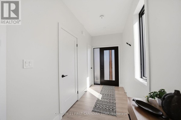 Bedroom 2 - 122 Addison Avenue, Lucan Biddulph, ON N0M2J0 Photo 5