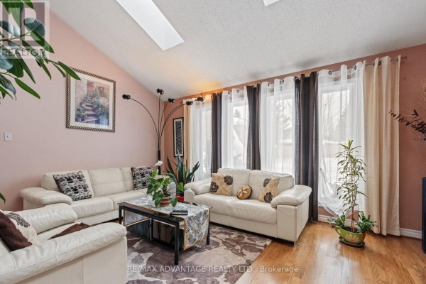 Living room - 122 Barrydale Crescent, London North, ON N6G2X6 Photo 5