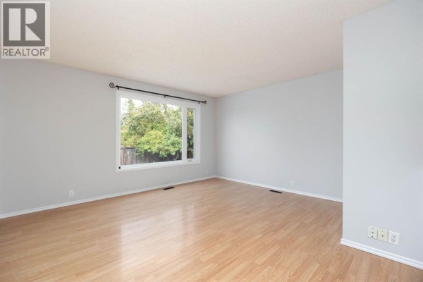 Foyer - 122 Bird Crescent, Fort Mcmurray, AB T9H4T2 Photo 4
