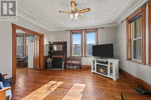 Foyer - 122 Clarence Street, Lanark Highlands, ON K0G1K0 Photo 5