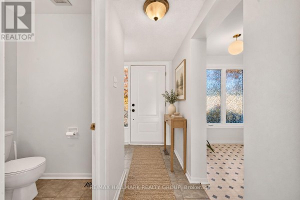 122 Costello Avenue, Ottawa, ON K2H7C5 Photo 3