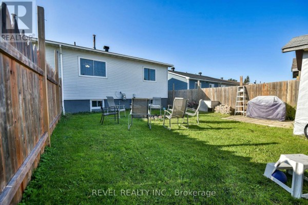 Dining room - 122 Delia Avenue, Timmins, ON P4P1A1 Photo 3