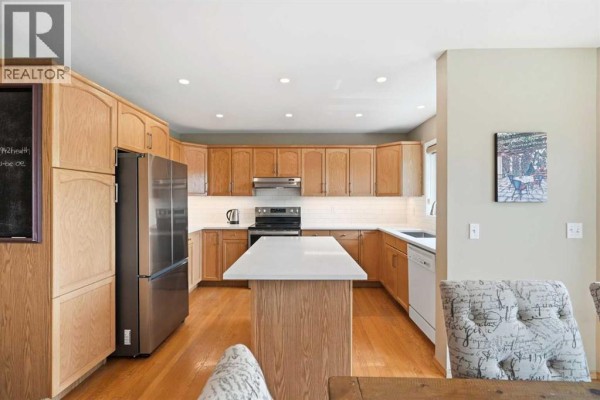 Family room - 122 Douglas Woods Hill Se, Calgary, AB T2Z2G6 Photo 5