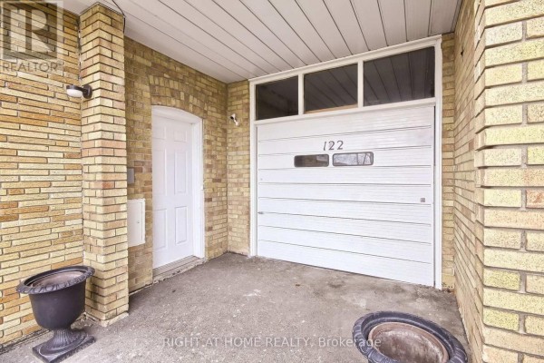 Kitchen - 122 Elvaston Drive, Toronto, ON M4A1N6 Photo 3