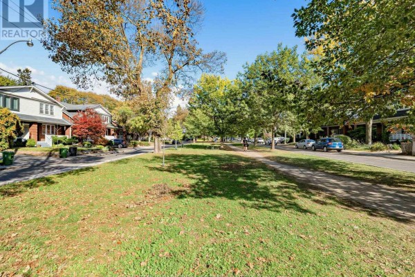 Primary Bedroom - 122 Forman Avenue, Toronto, ON M4S2R7 Photo 4